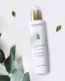 Latte detergente illuminante viso Sothys per pelle con rossori diffusi